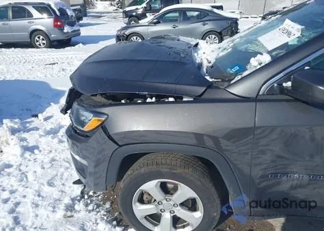 2018 Jeep Compass Latitude 4X4 z USA, uszkodzony, nr VIN 3C4NJDBB7JT345152